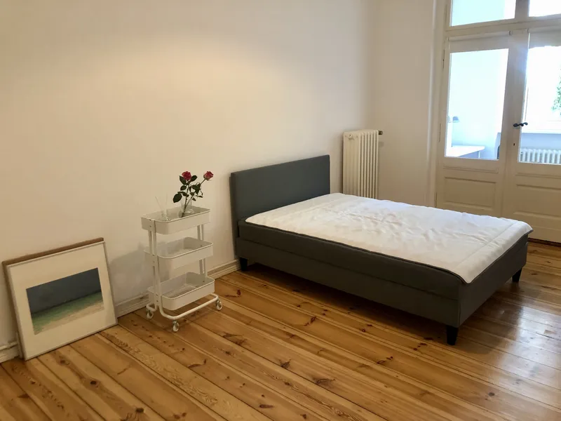 Wir sind eine happy 3er WG / 1,5 Zimmer sind aktuell noch frei in von 4,5-Raum-Altbau-Wohnung — photo 1